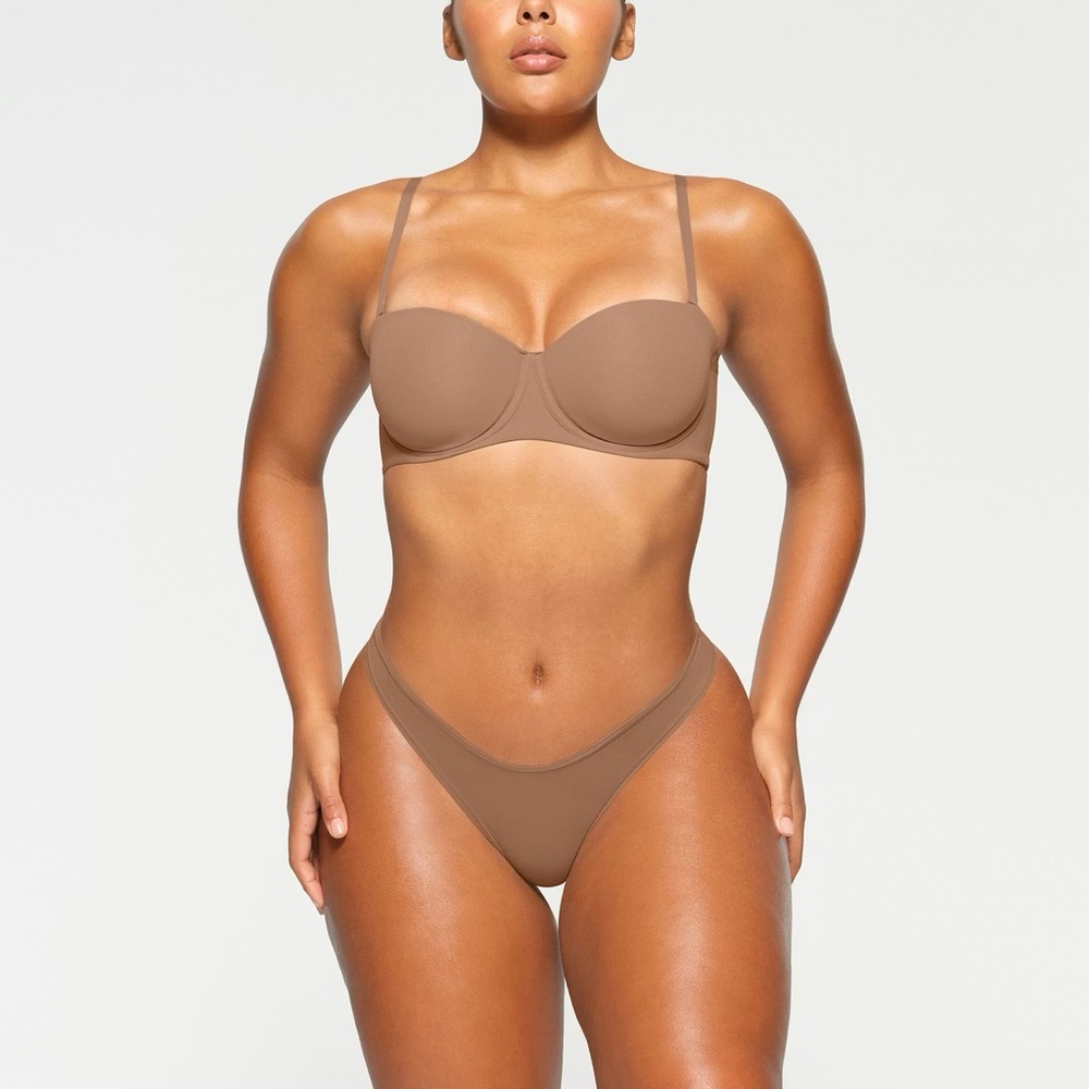 NWT SKIMS Smoothing Intimate Bra w/ Removable Straps - Size 36C